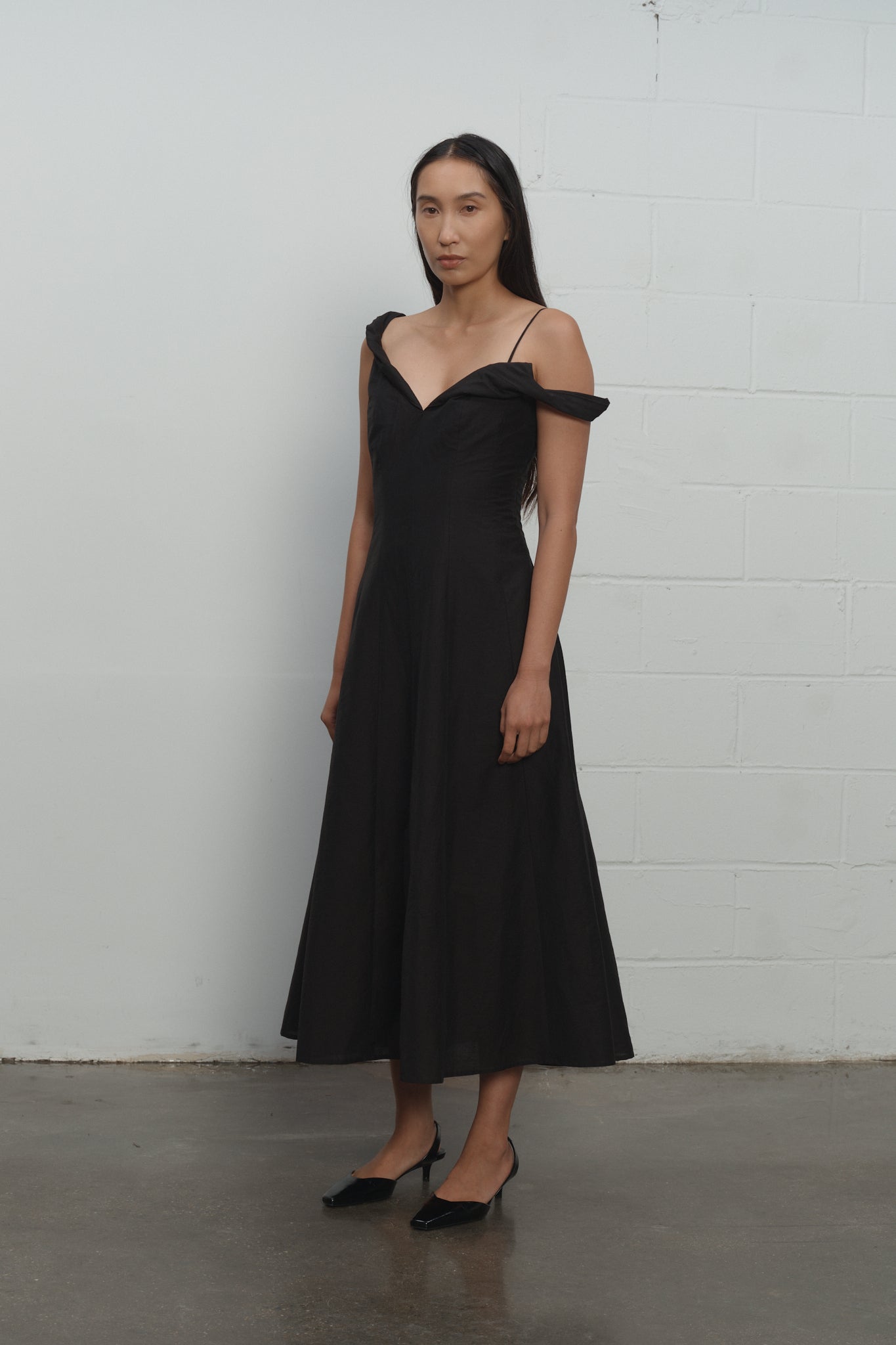 Twisted Shoulder Dress in Black Black / EU 34 / XS