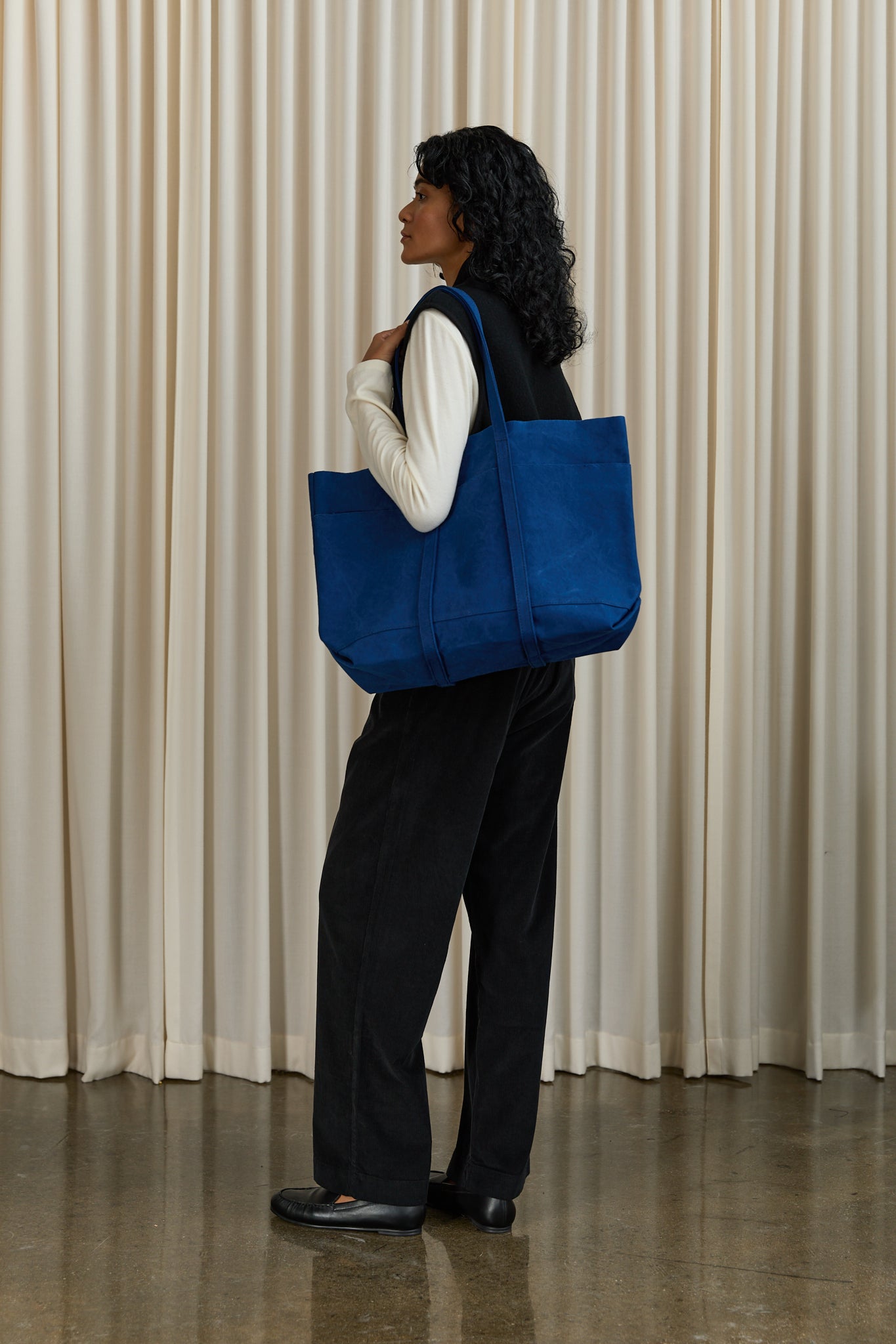 Washed Canvas Six Pockets Tote Medium in Blue