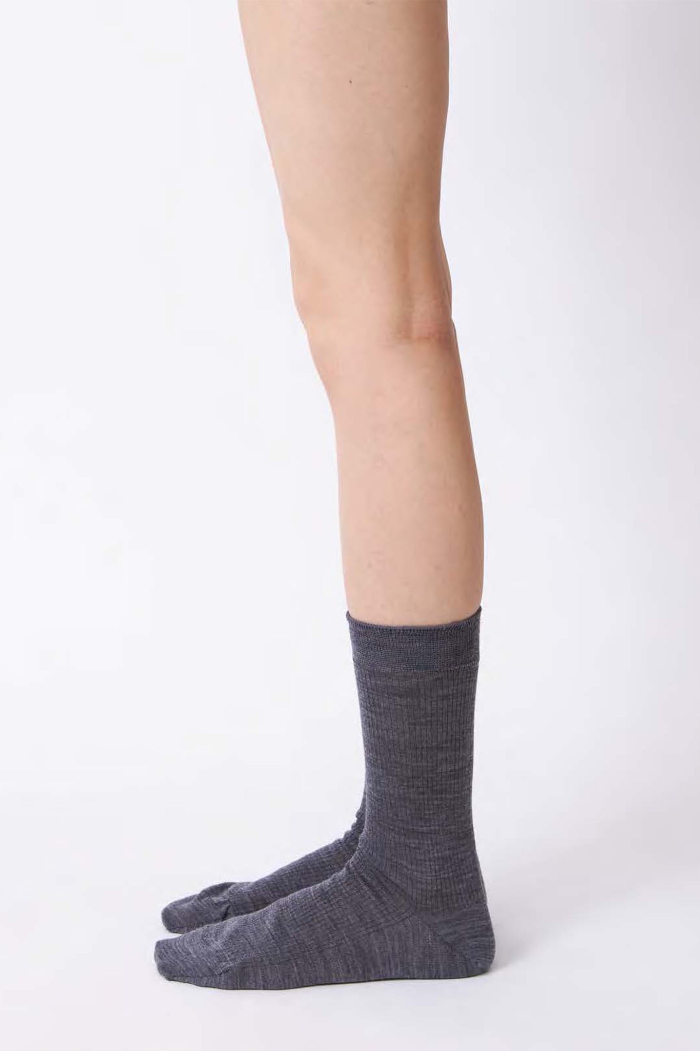 Basic Ribbed Socks in Charcoal