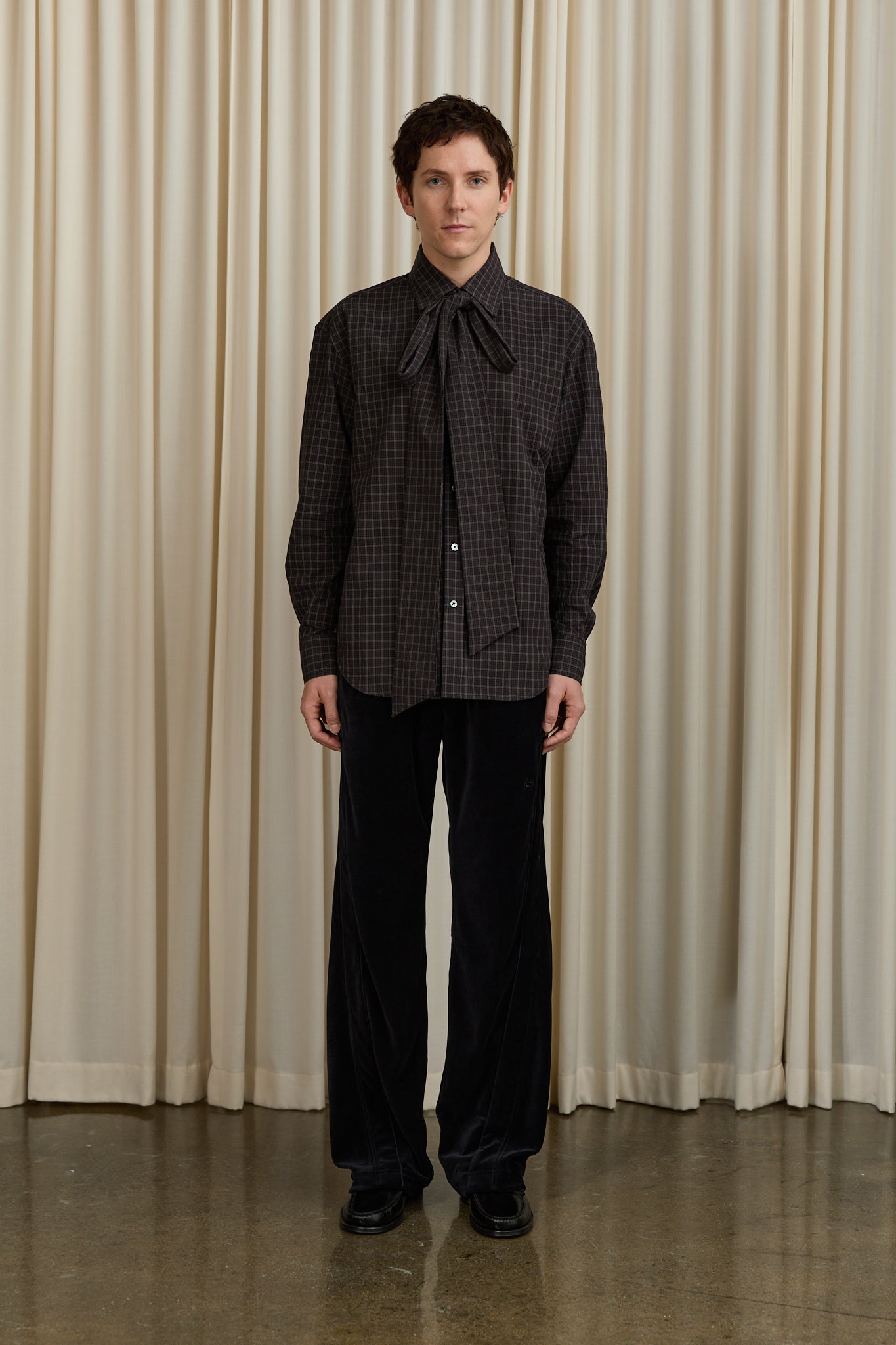 Banker Shirt w/ Detachable Tie in Black