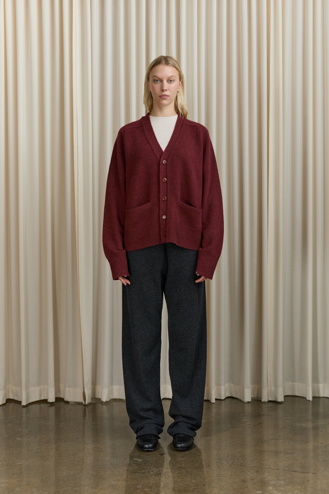 N°437 Papilli Short Cardigan in Burgundy