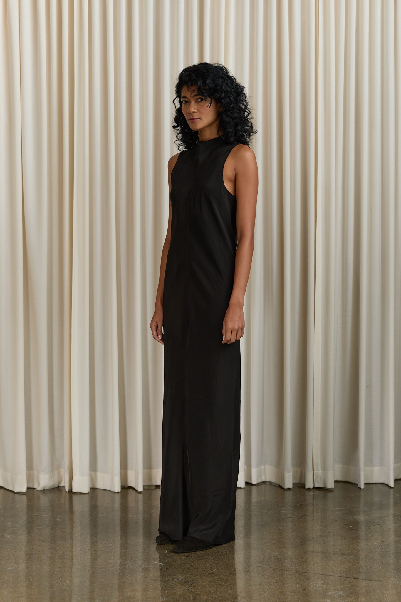 No. 271 Cupro Center Seams Dress in Black