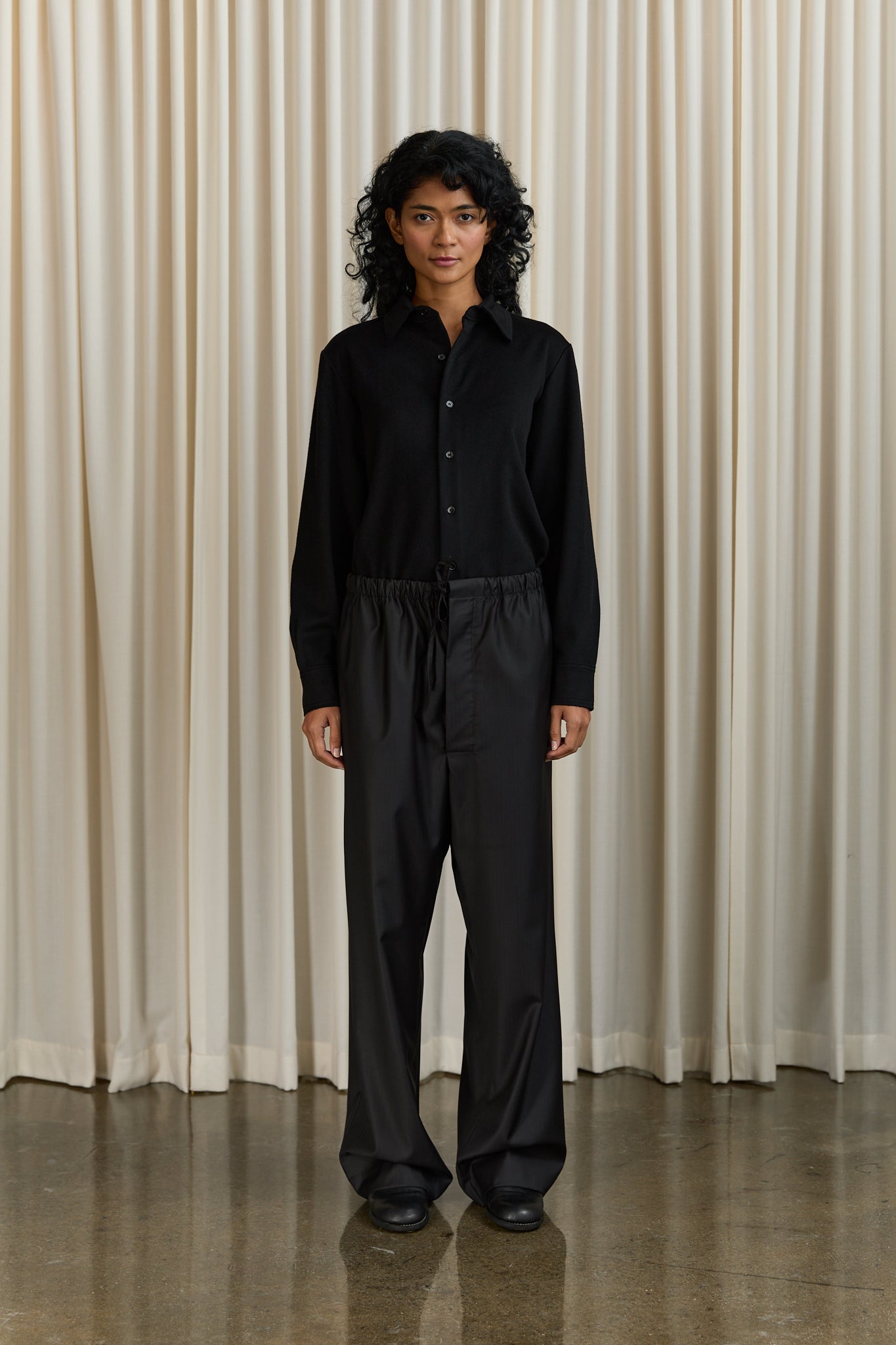 No. 288 Fine Wool Drawstring Trousers in Black