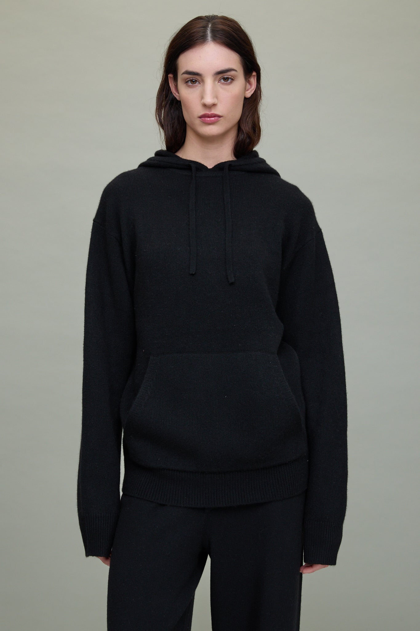 Pullover Hoodie in Black