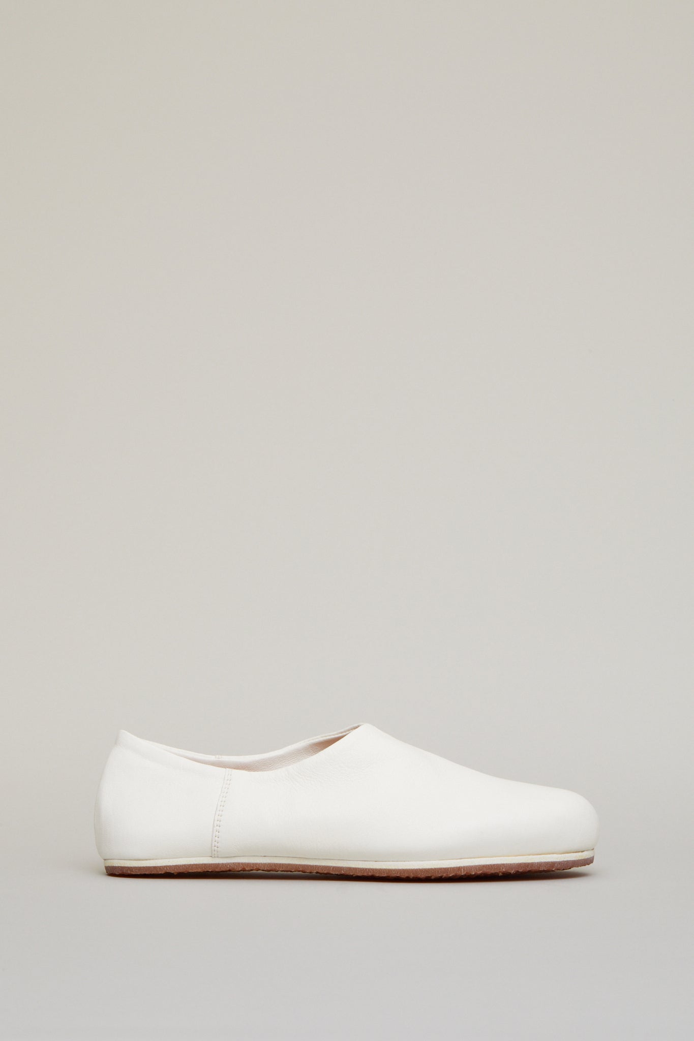 4890P Slipper Slip-On in White