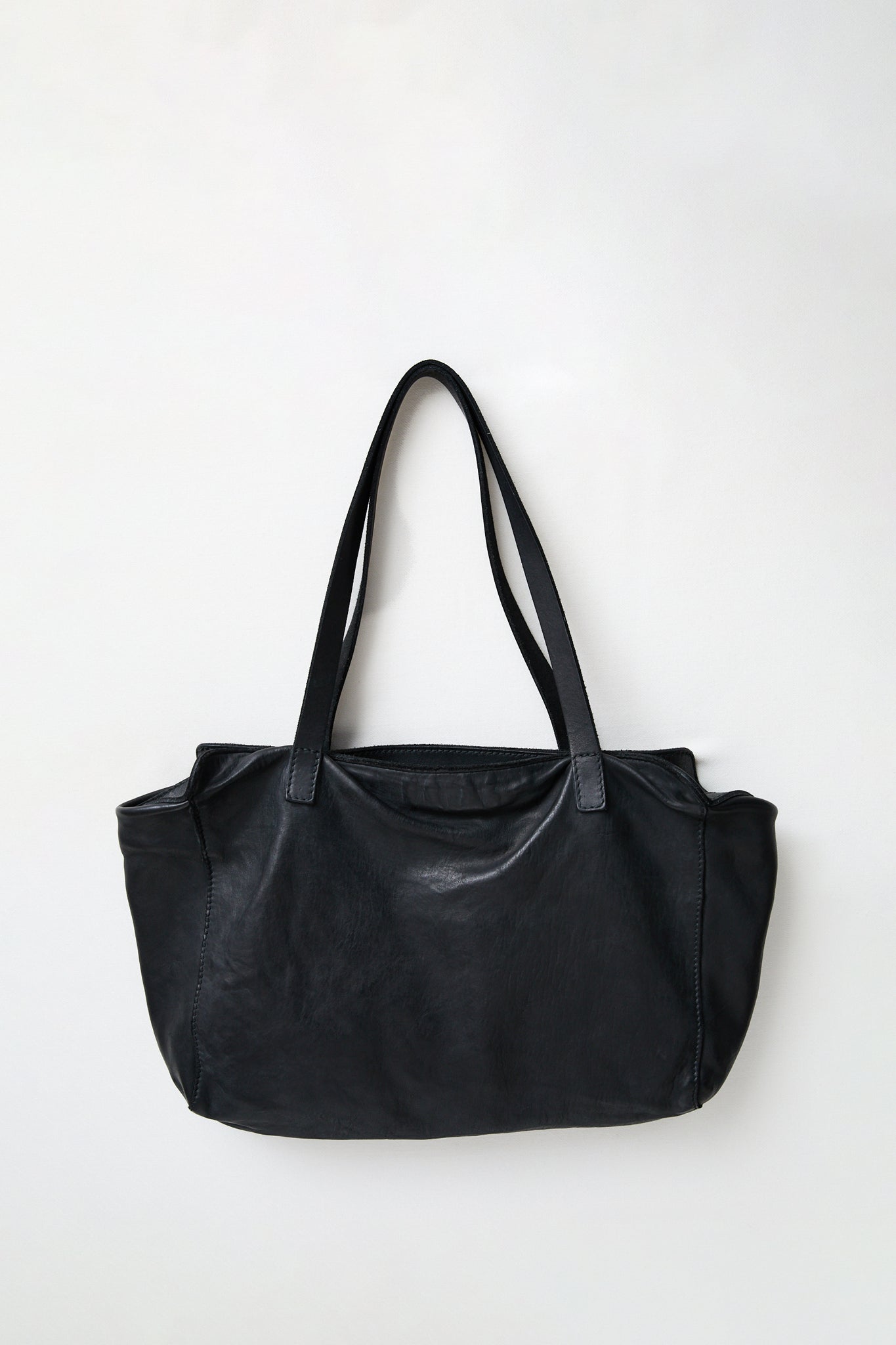 RT01 Handle Bag in Black