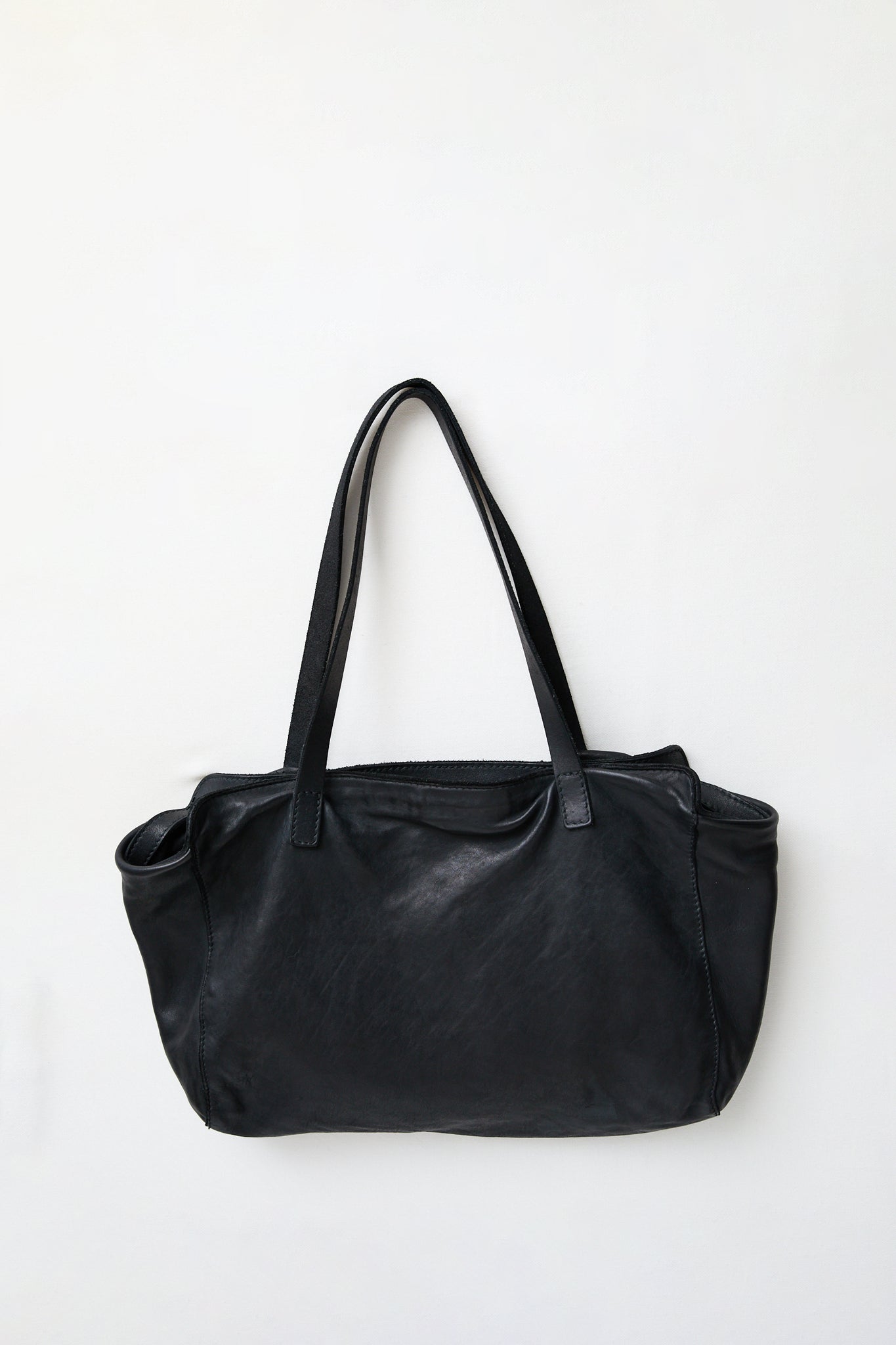 RT01 Handle Bag in Black