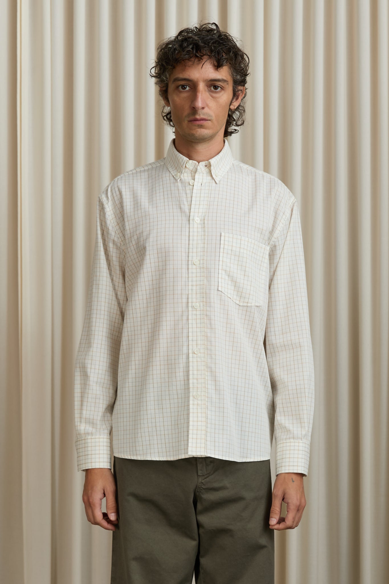 Theo Shirt in Off-White