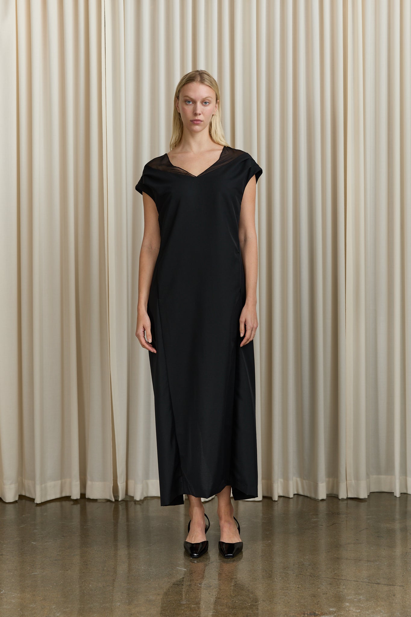 Sabel Cocoon Dress in Black