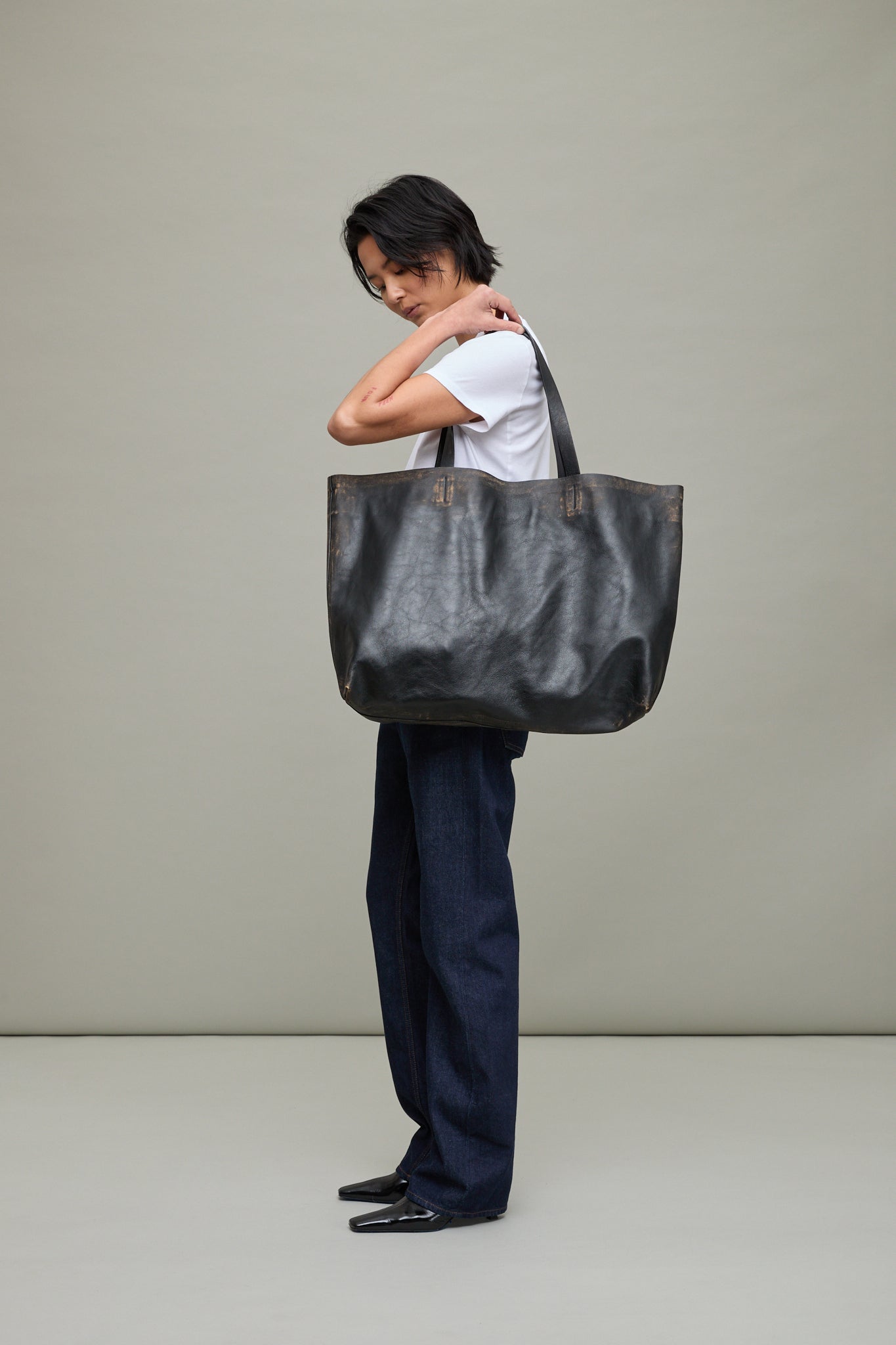 Weekender Bag in Black Distressed Leather