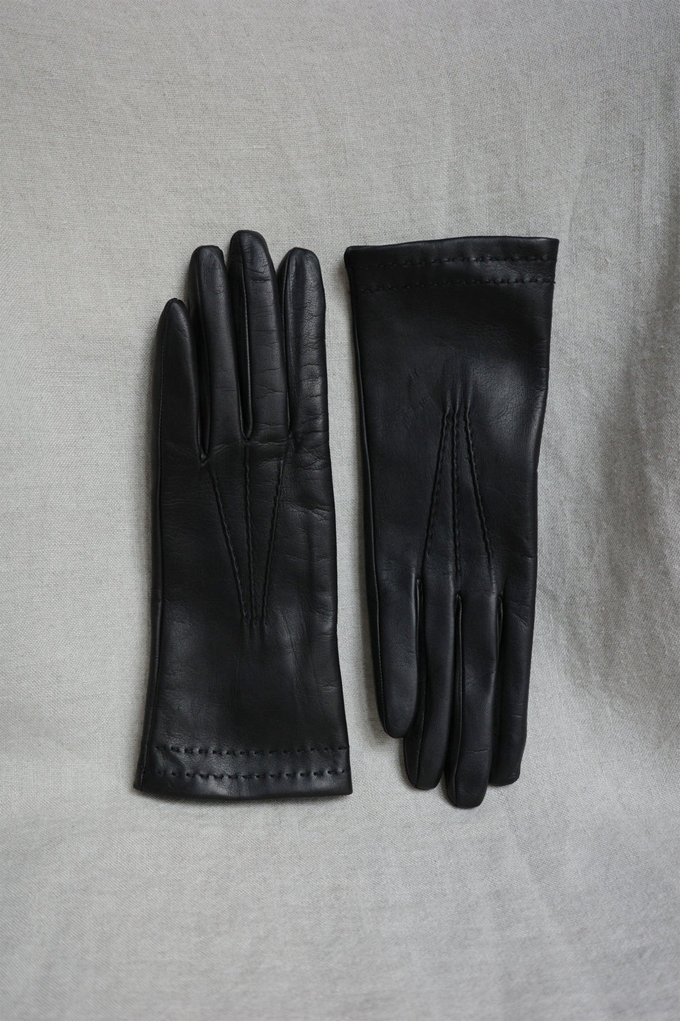 Nan Leather Gloves in Black