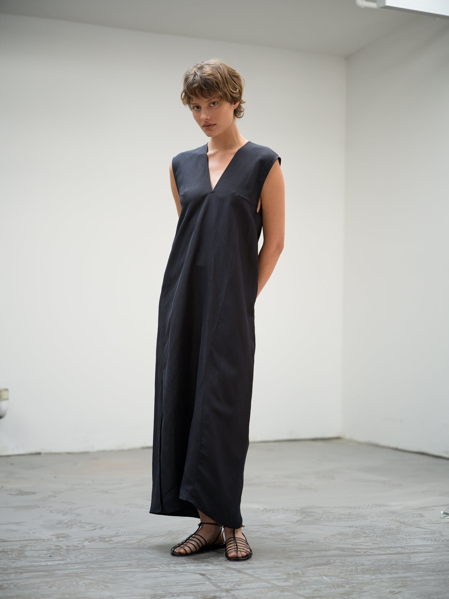 Lise Linen Dress in Navy