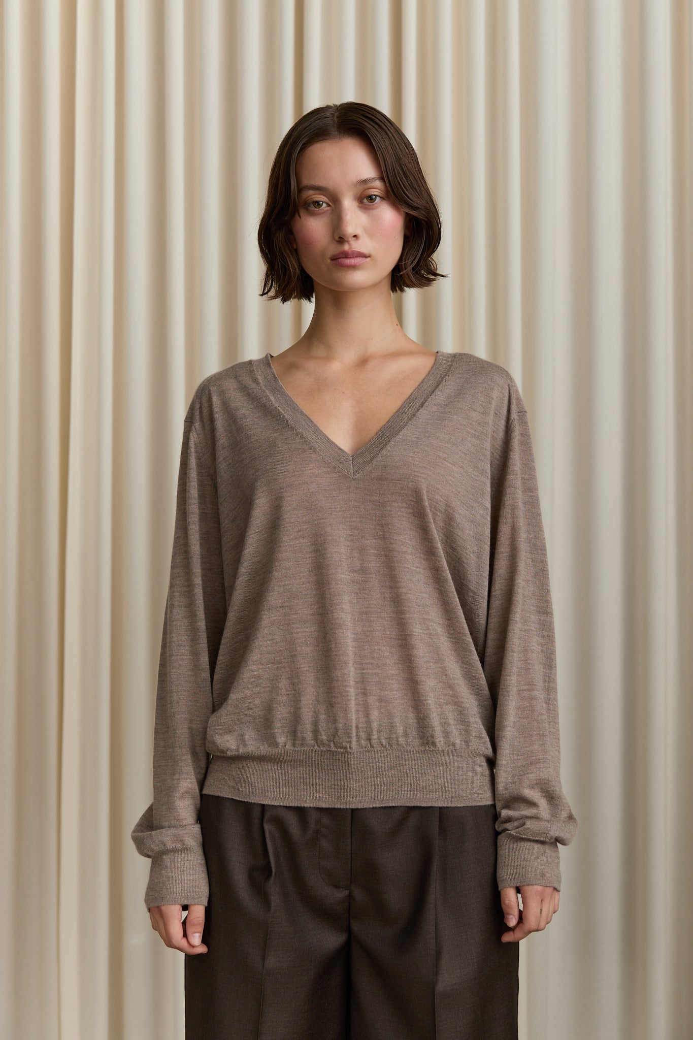 Julio V-Neck Thin Sweater in Beige
