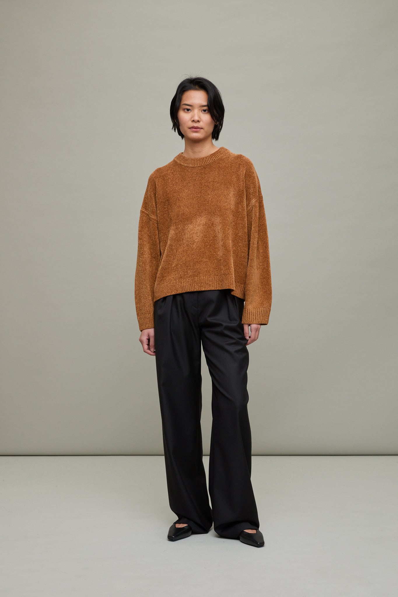 Rava Velvet Yarn Sweater in Brown