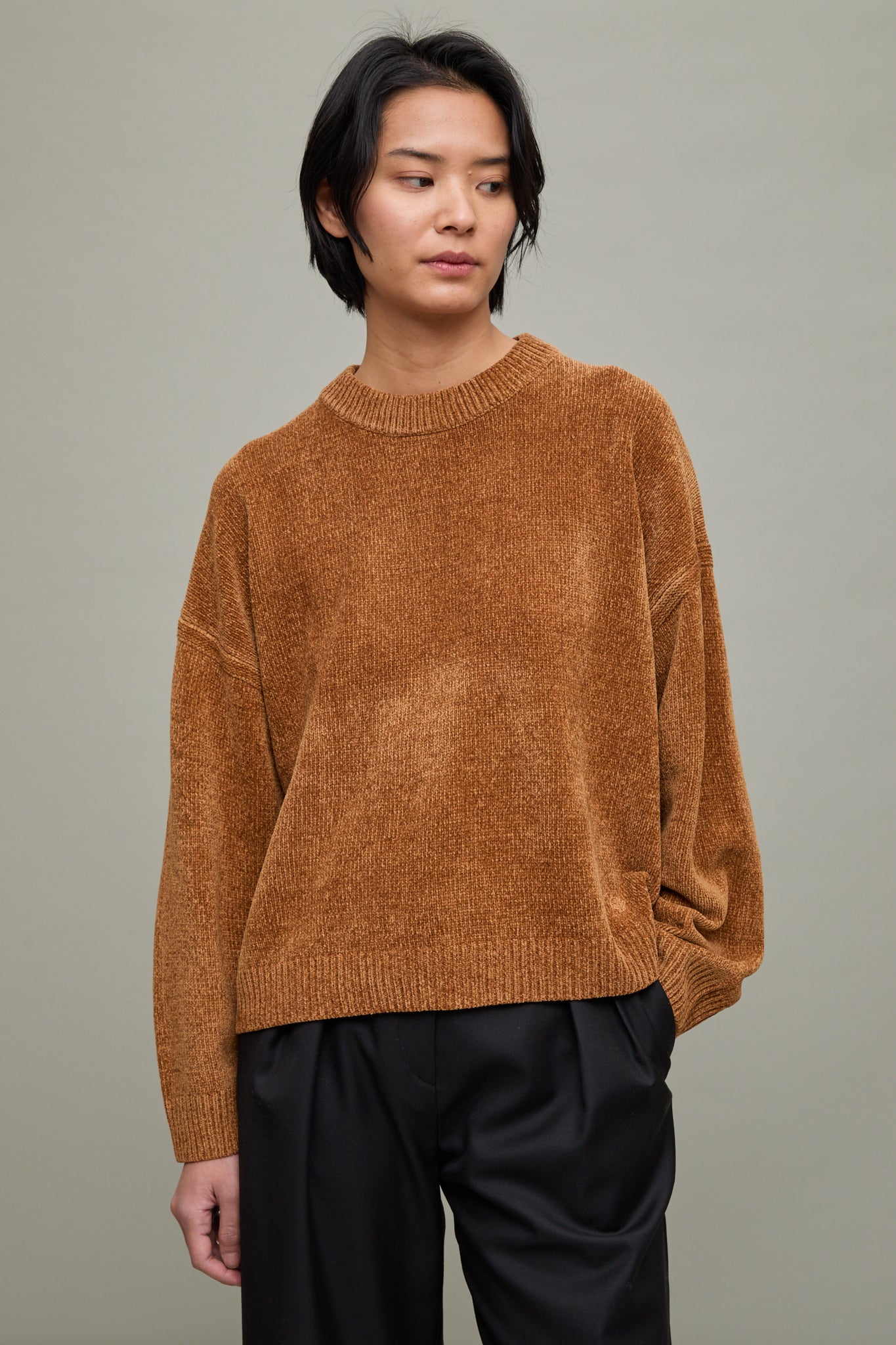 Rava Velvet Yarn Sweater in Brown