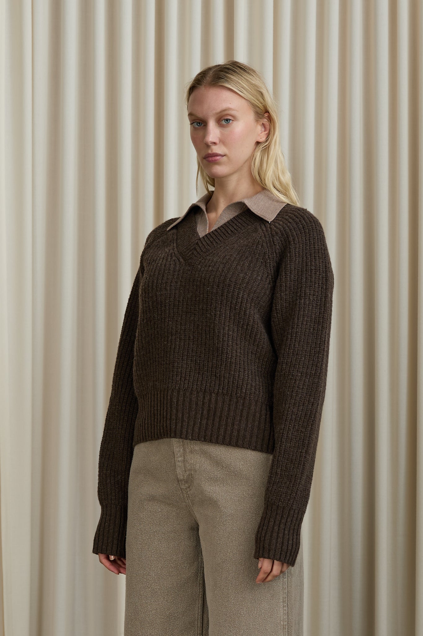 Plaza V-Neck in Brown