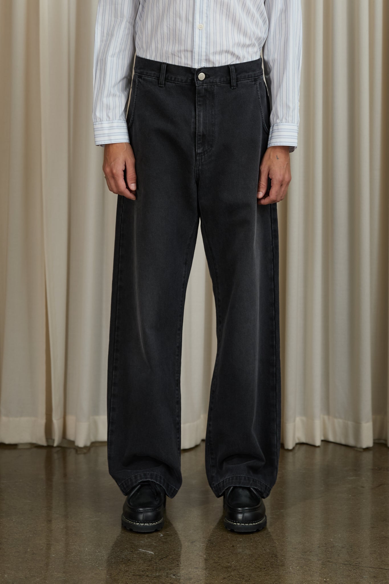Straight Cut Jeans in Black