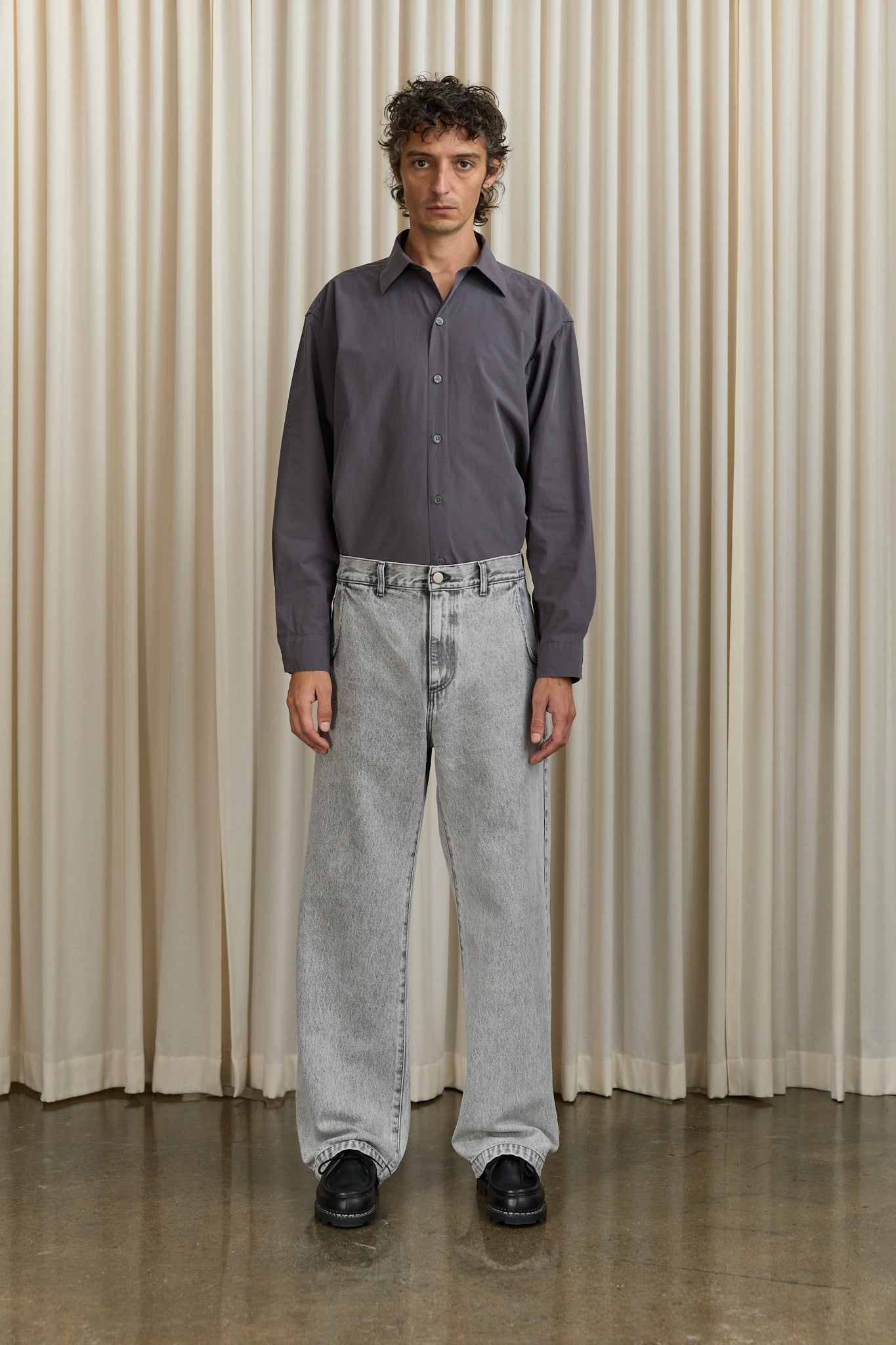 Straight Cut Jeans in Grey