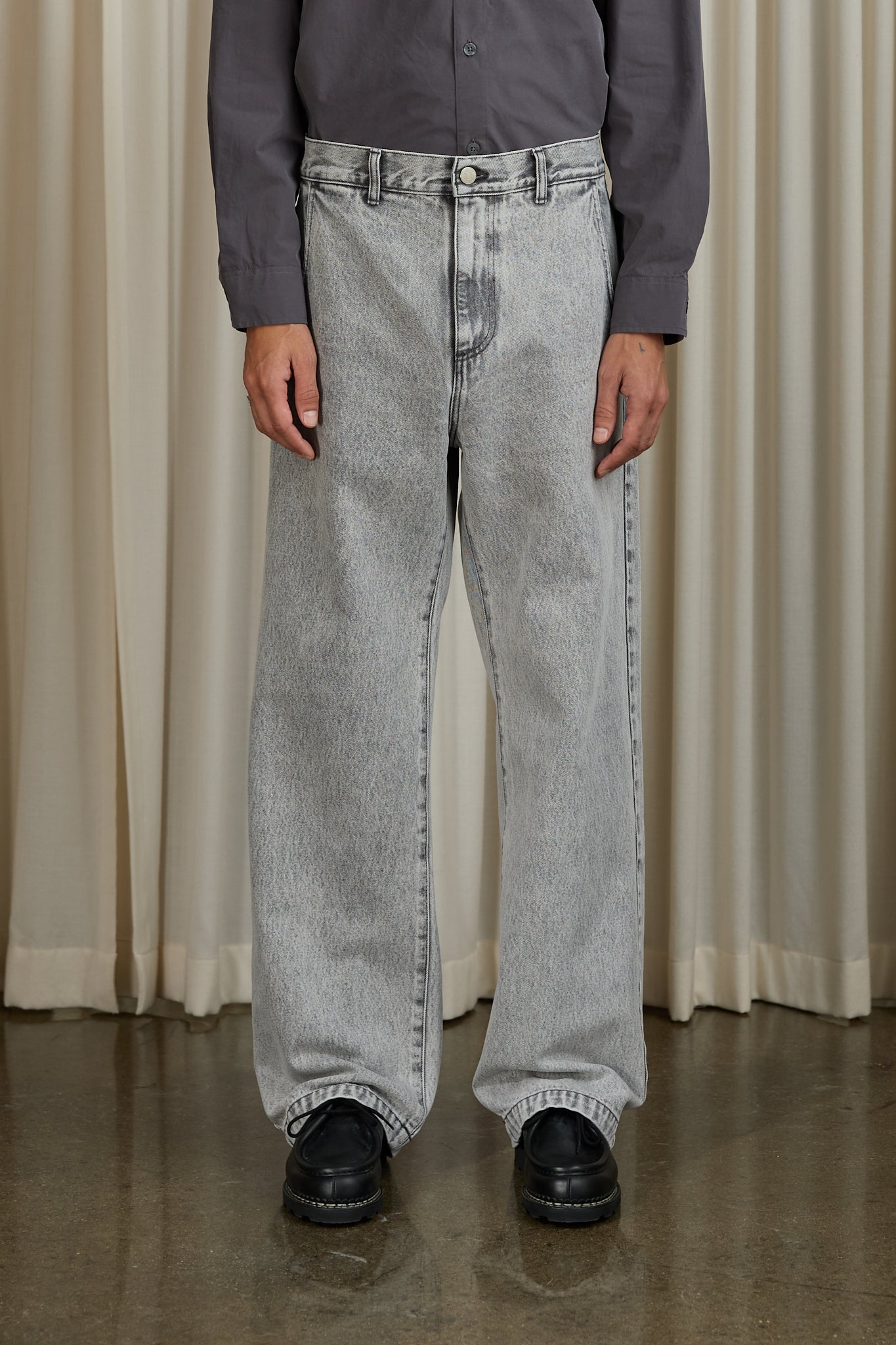 Straight Cut Jeans in Grey