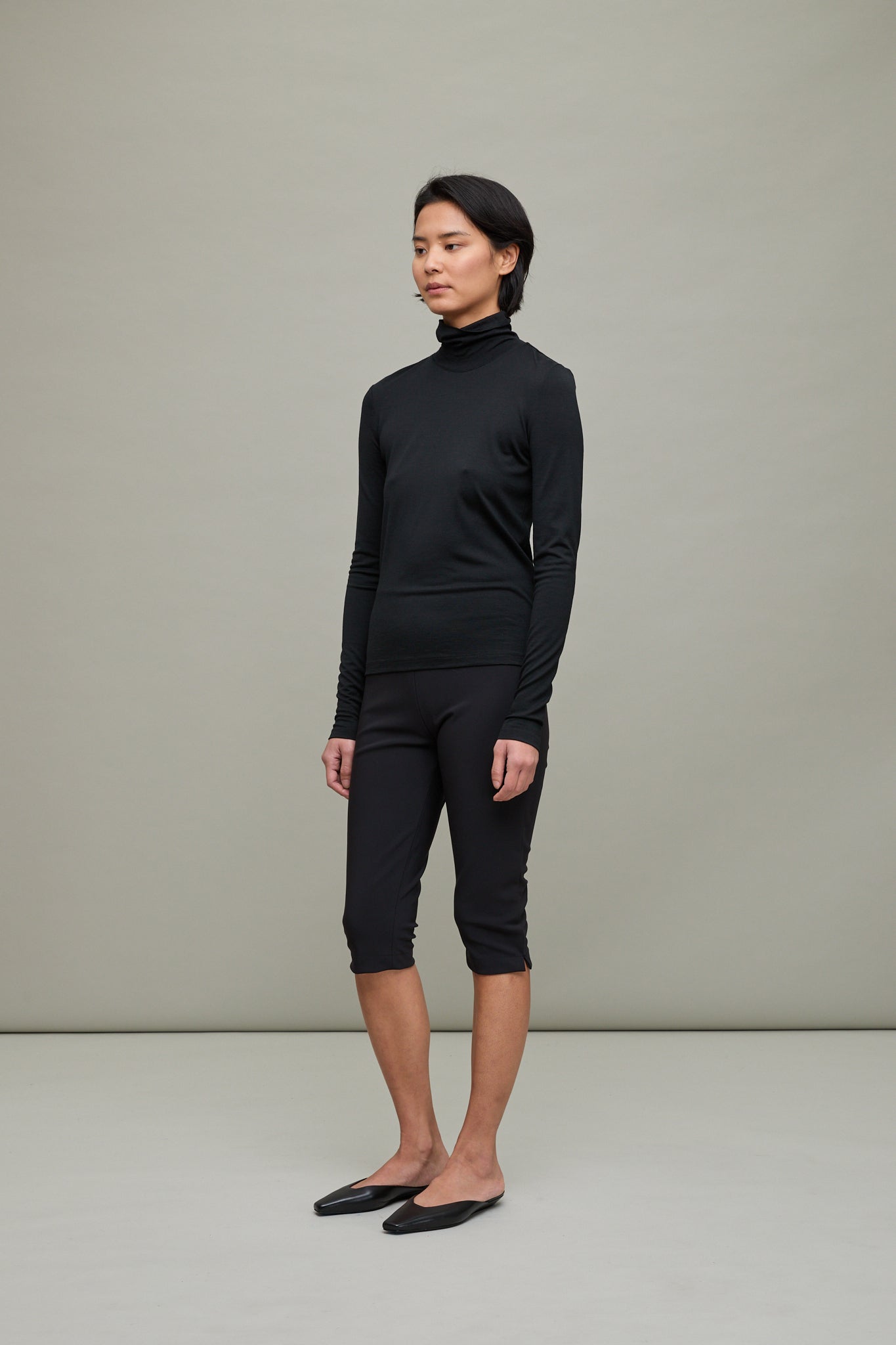 Light Weight Spring Merino Wool Turtleneck in Black