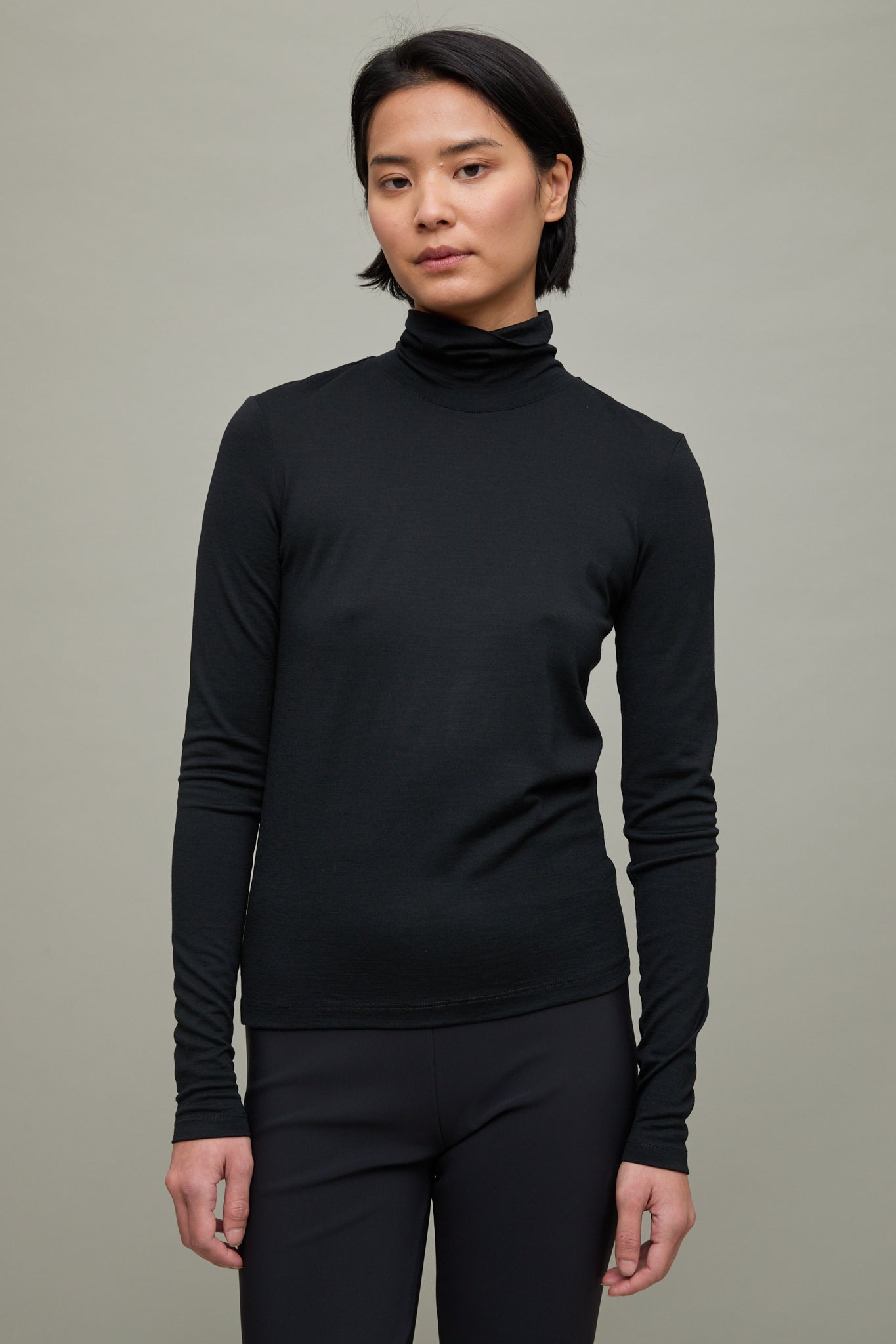 Light Weight Spring Merino Wool Turtleneck in Black