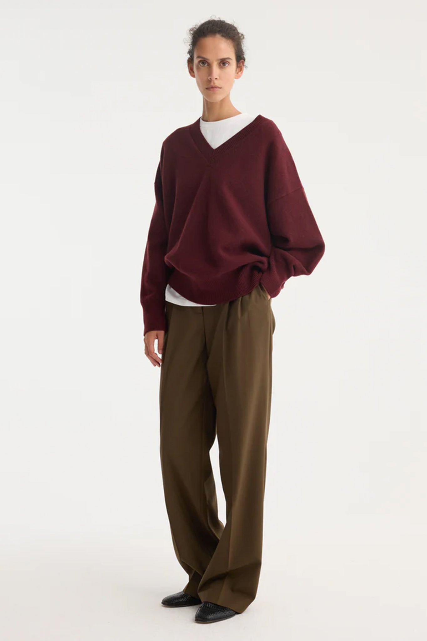 V-Neck Knitted Jumper in Burgundy