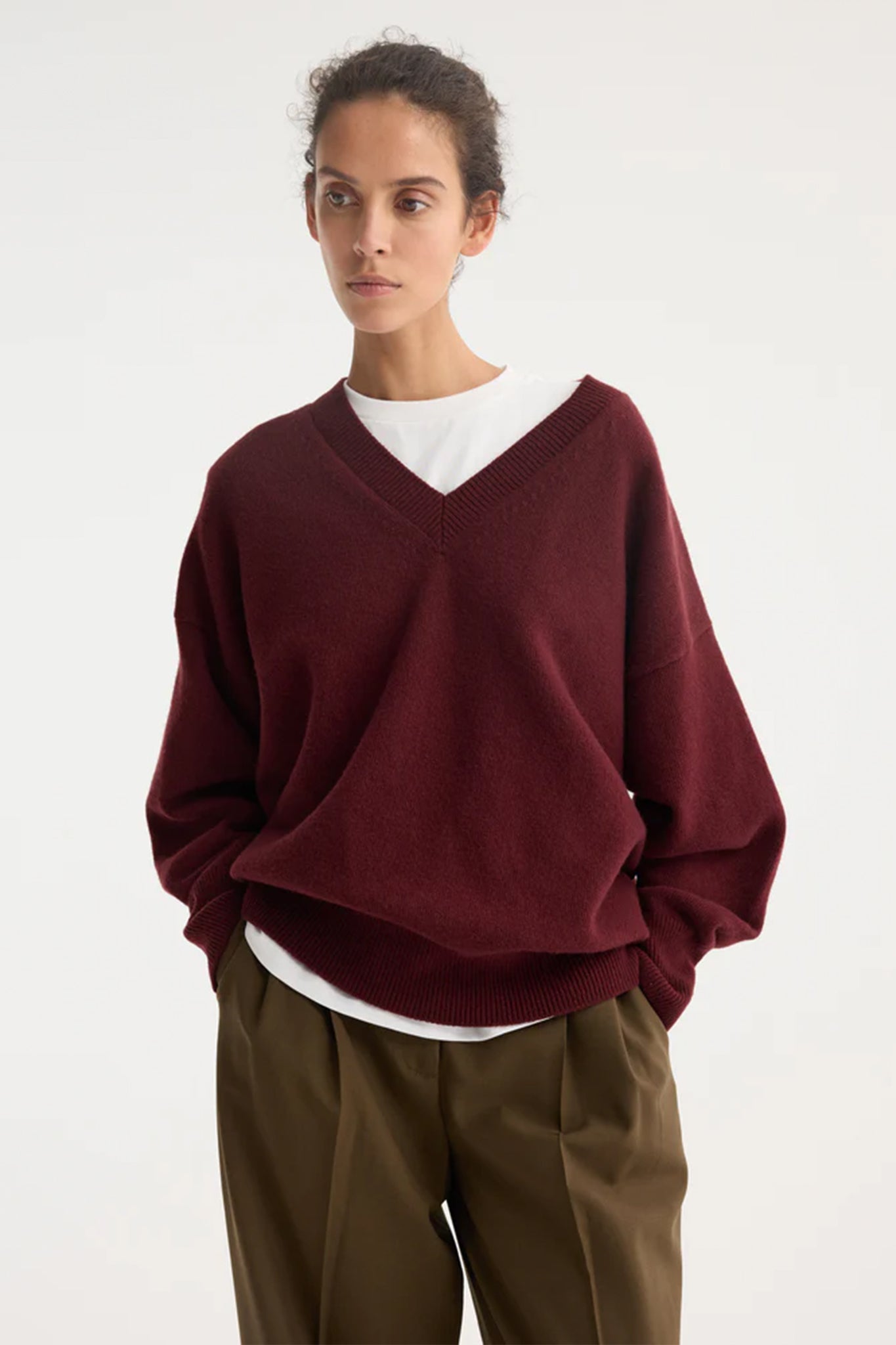 V-Neck Knitted Jumper in Burgundy
