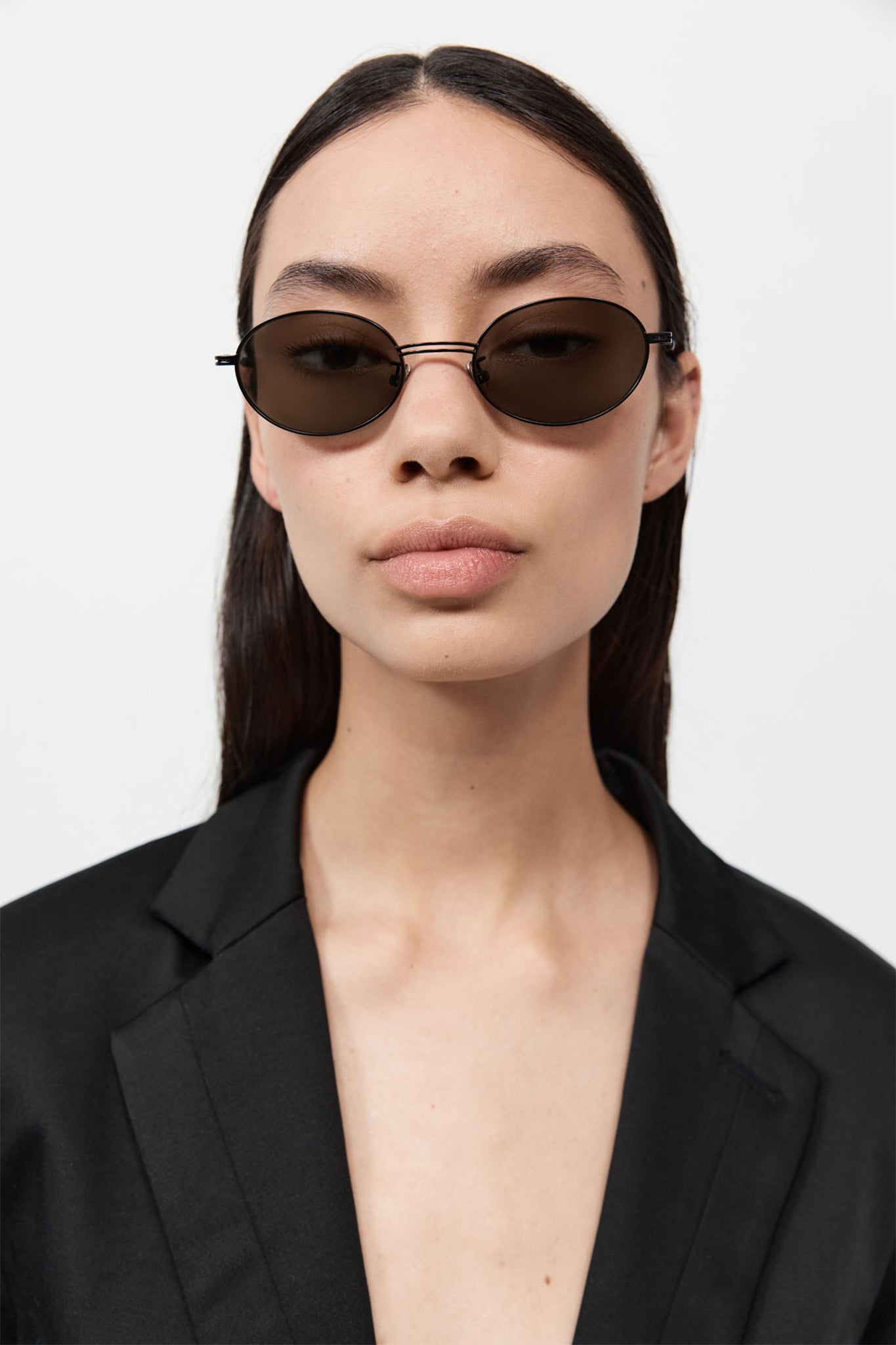 Fine Metal Oval Sunglasses in Black/Grey