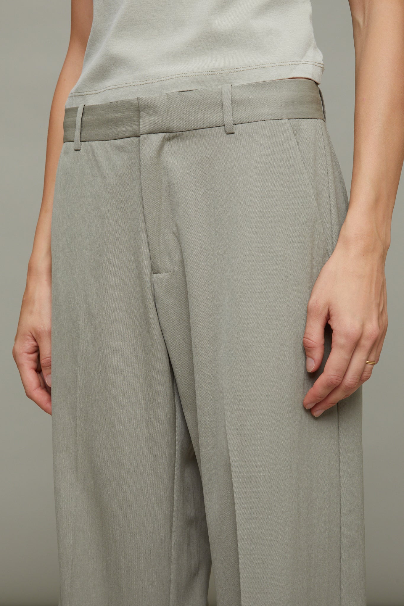 Carter Trouser in Moss Grey