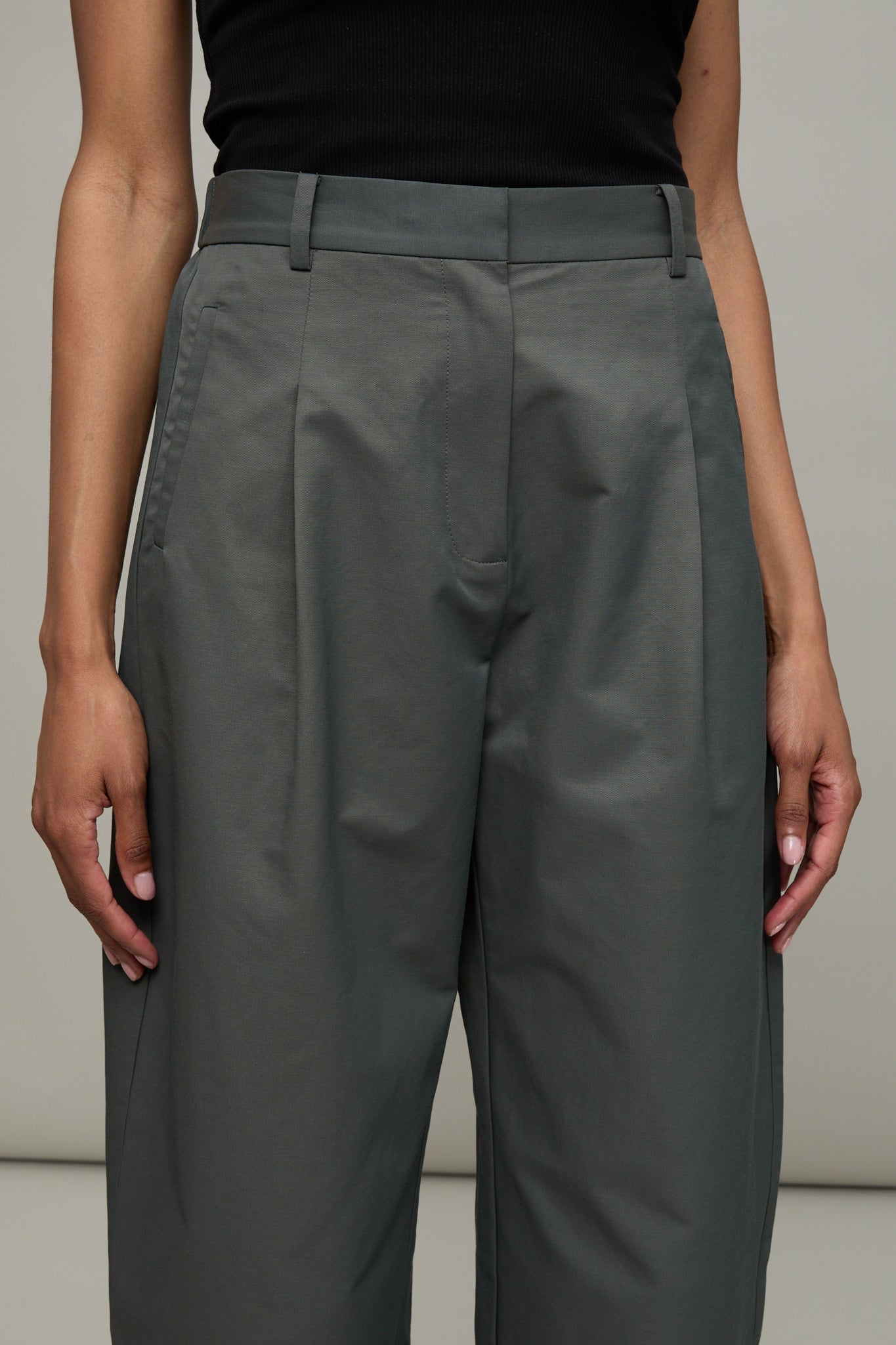Relaxed Balloon Pants in Green