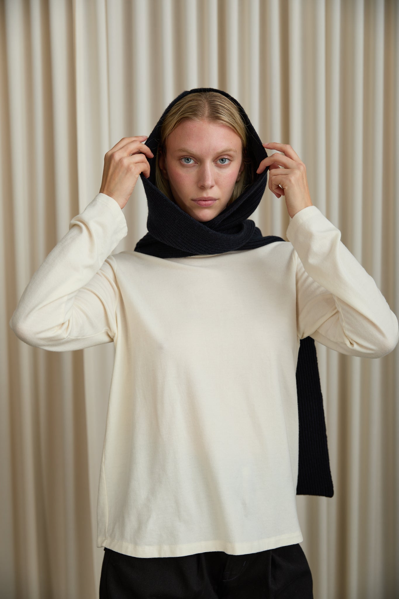 Fife Hooded Scarf in Navy
