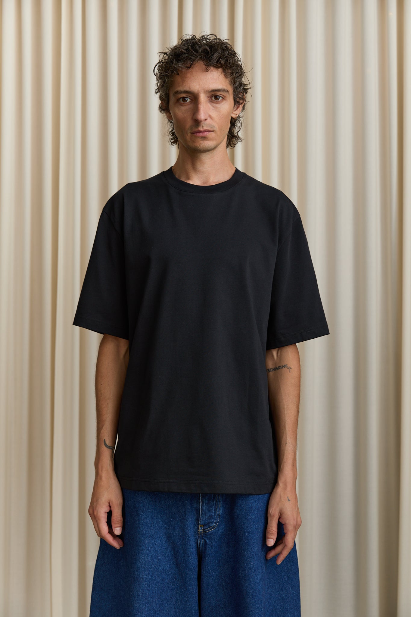 Lay T-Shirt in Black
