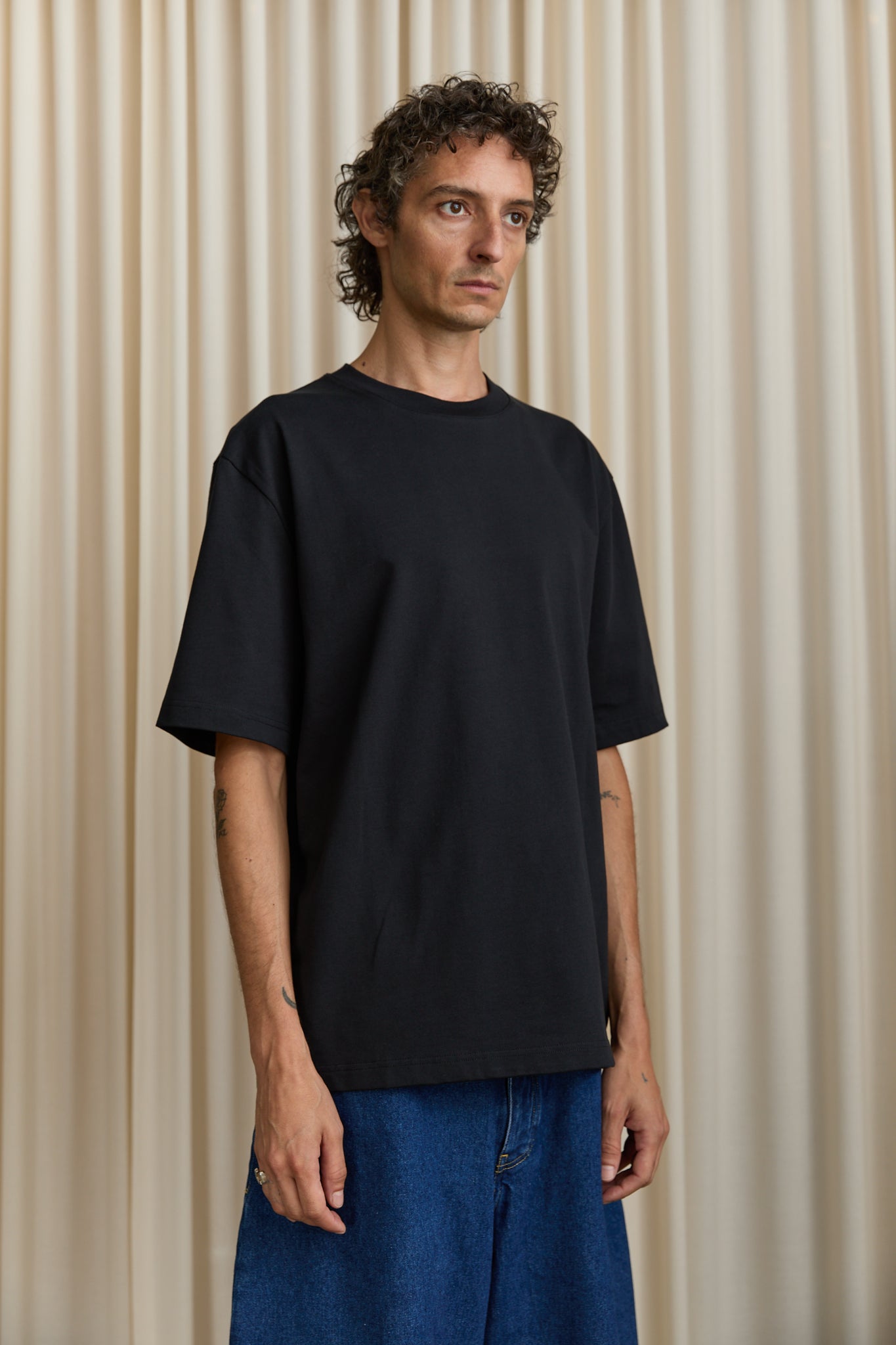 Lay T-Shirt in Black