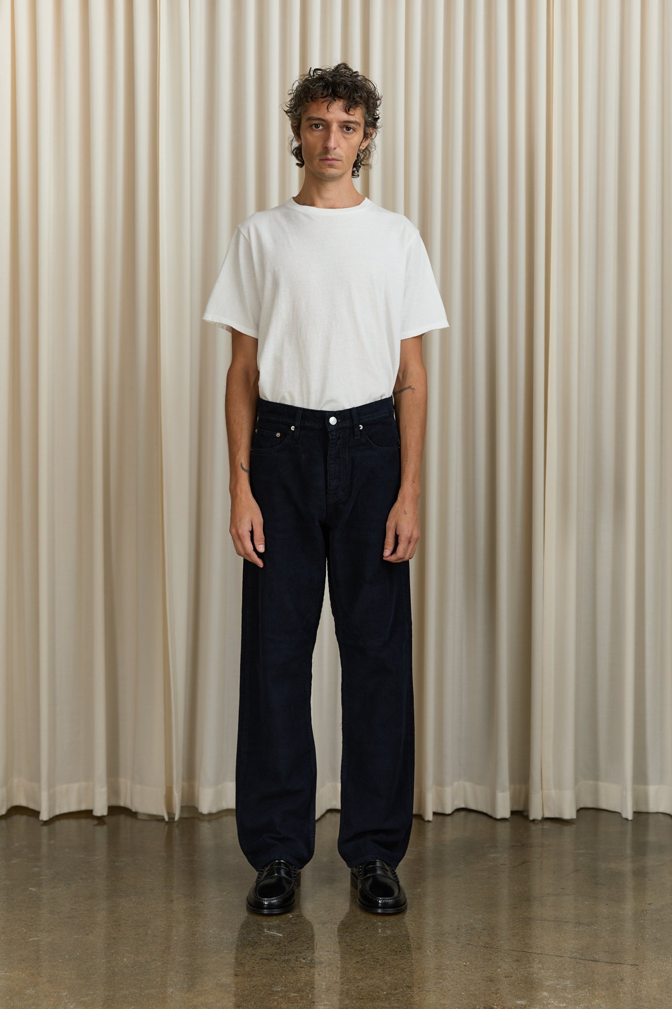 Loose Jeans in Navy Corduroy