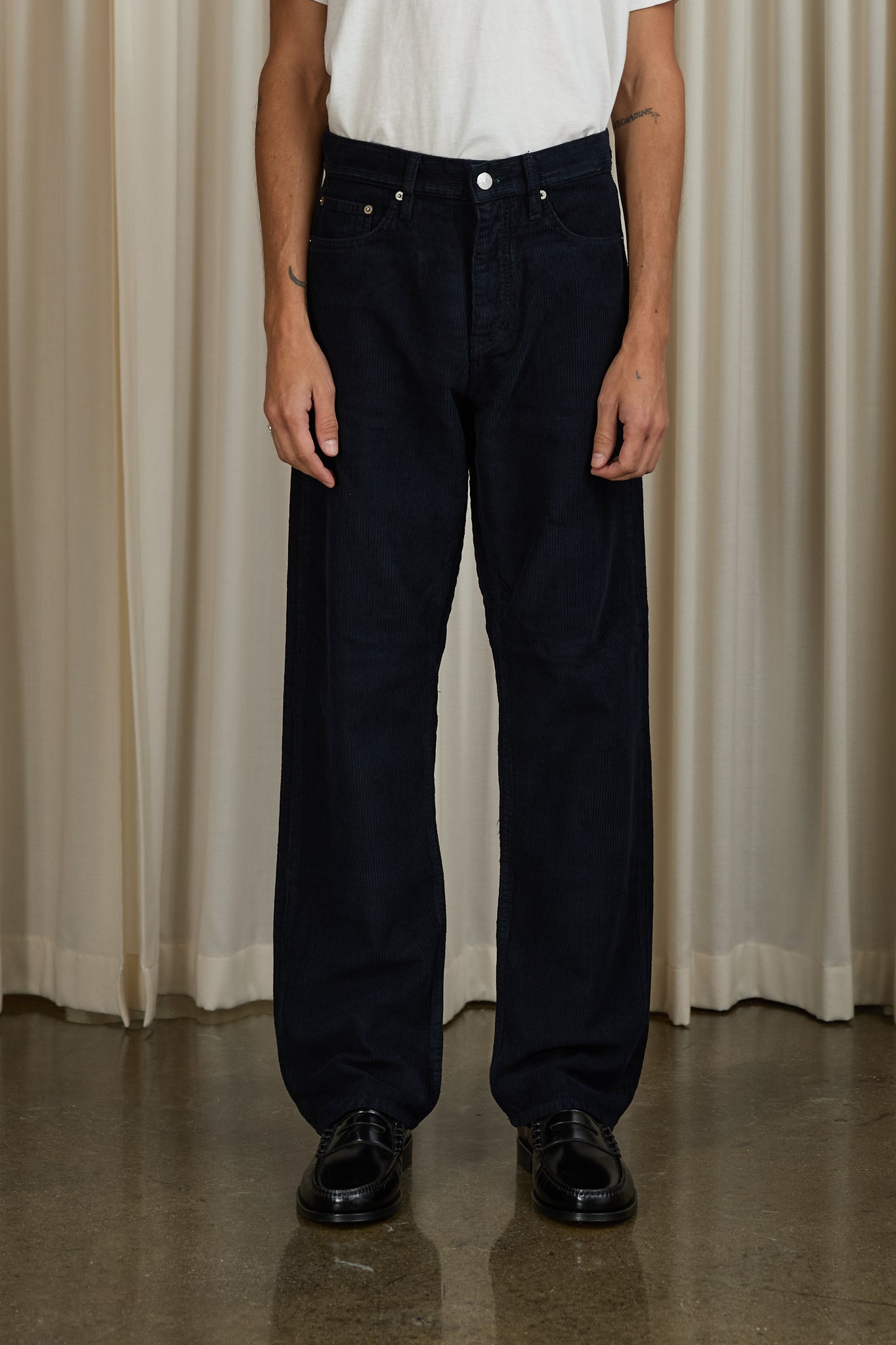 Loose Jeans in Navy Corduroy