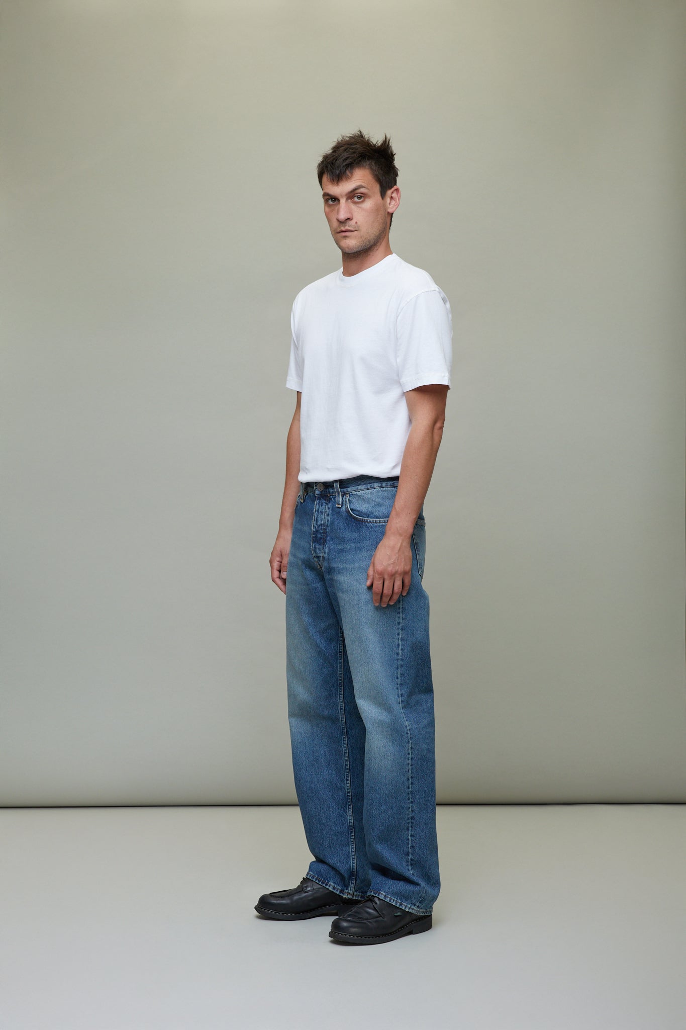 Loose Jeans in Mid Blue