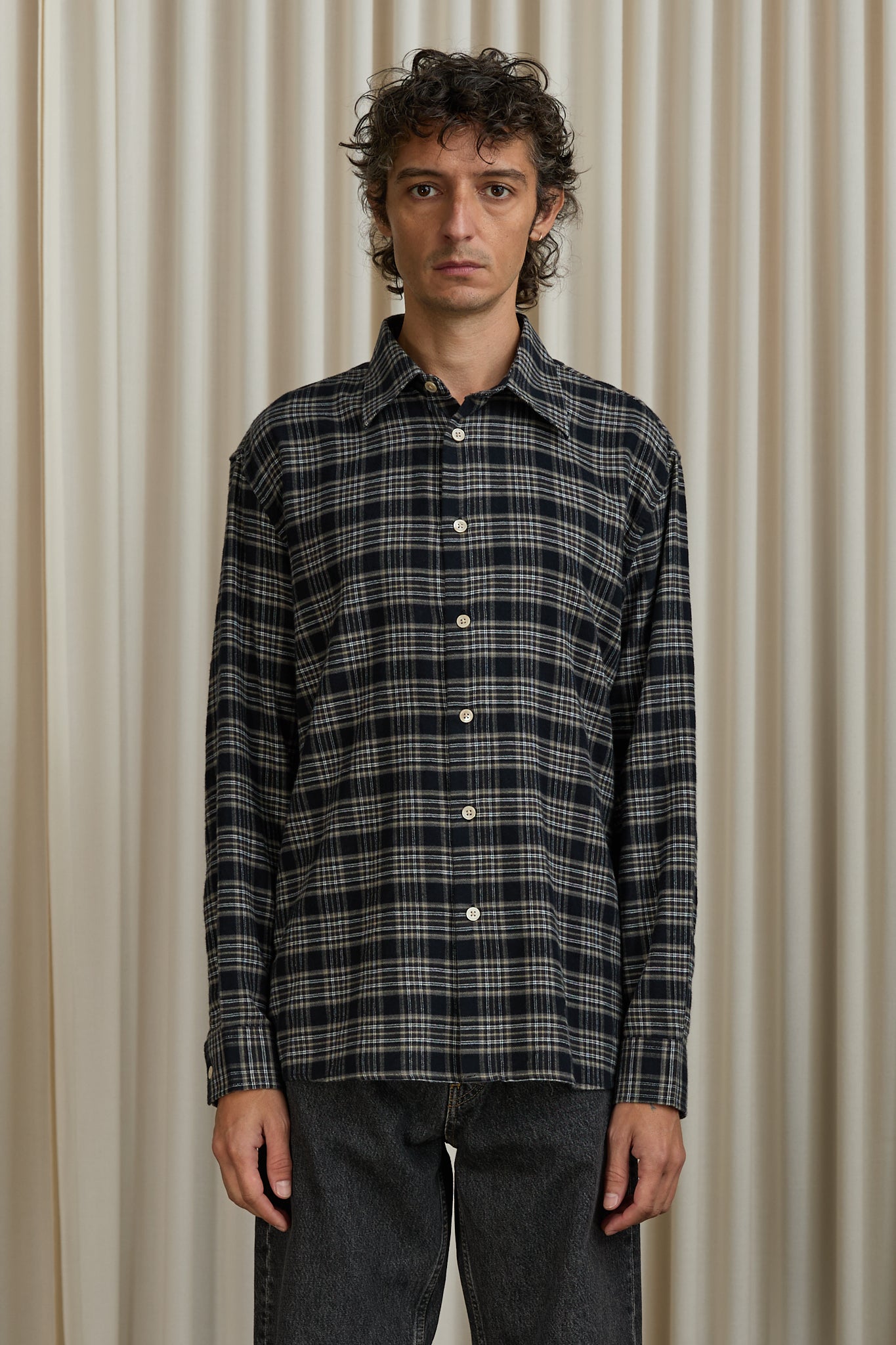 Studio Shirt in Black