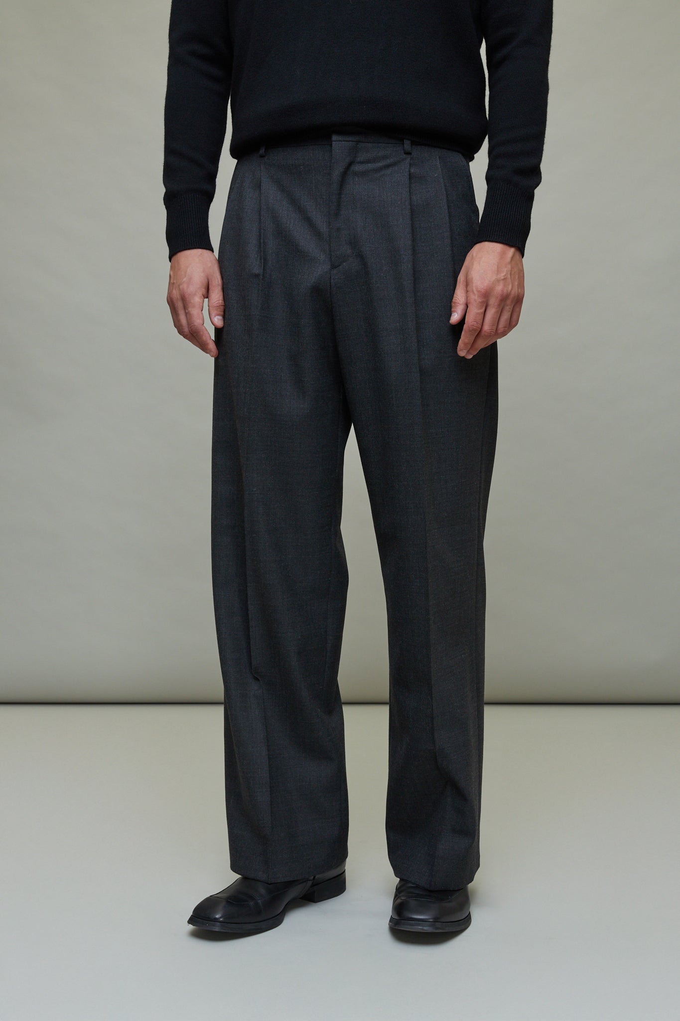 Wide Pleated Trouser in Anthracite