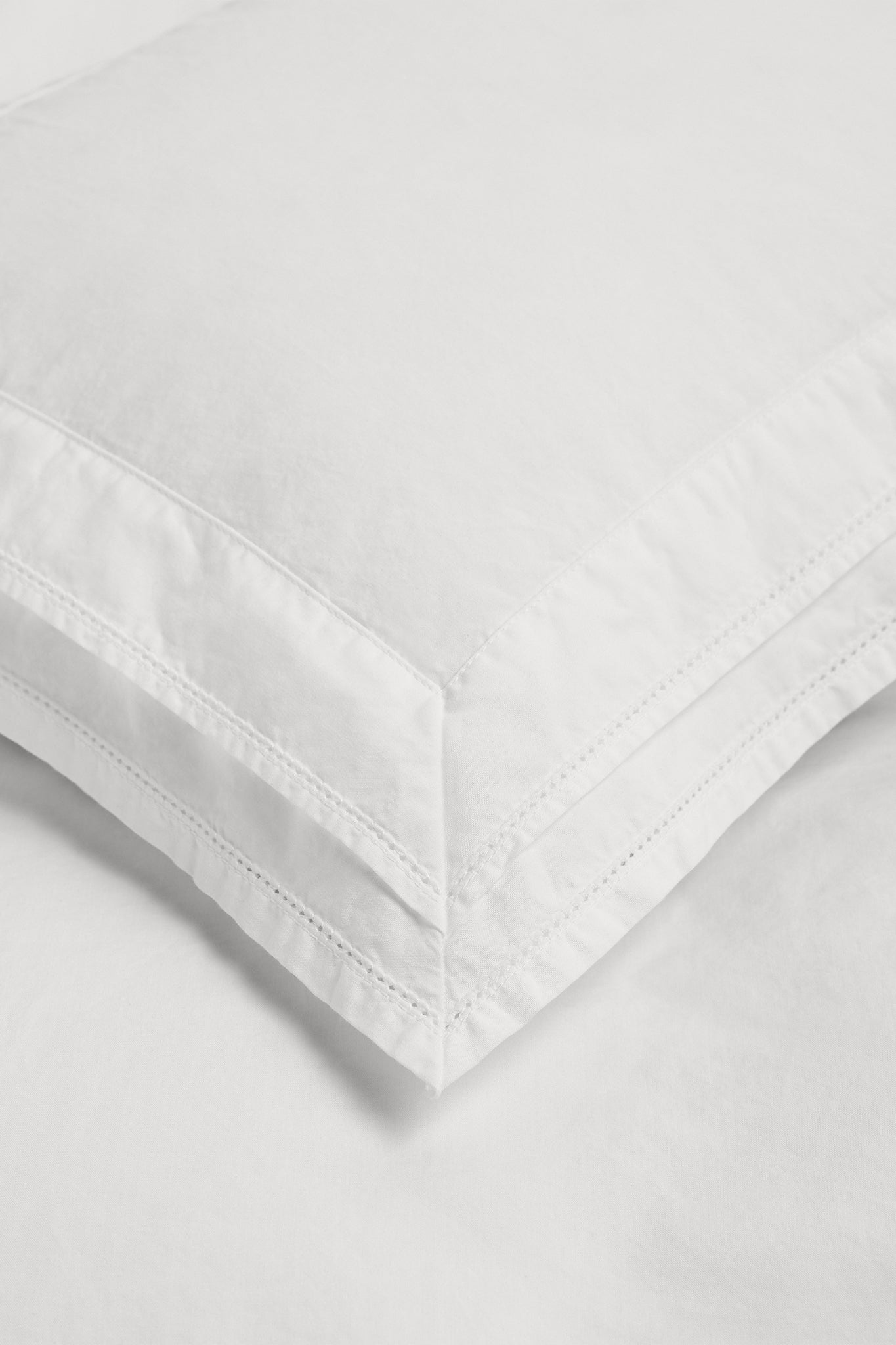 Perle Duvet Cover in White
