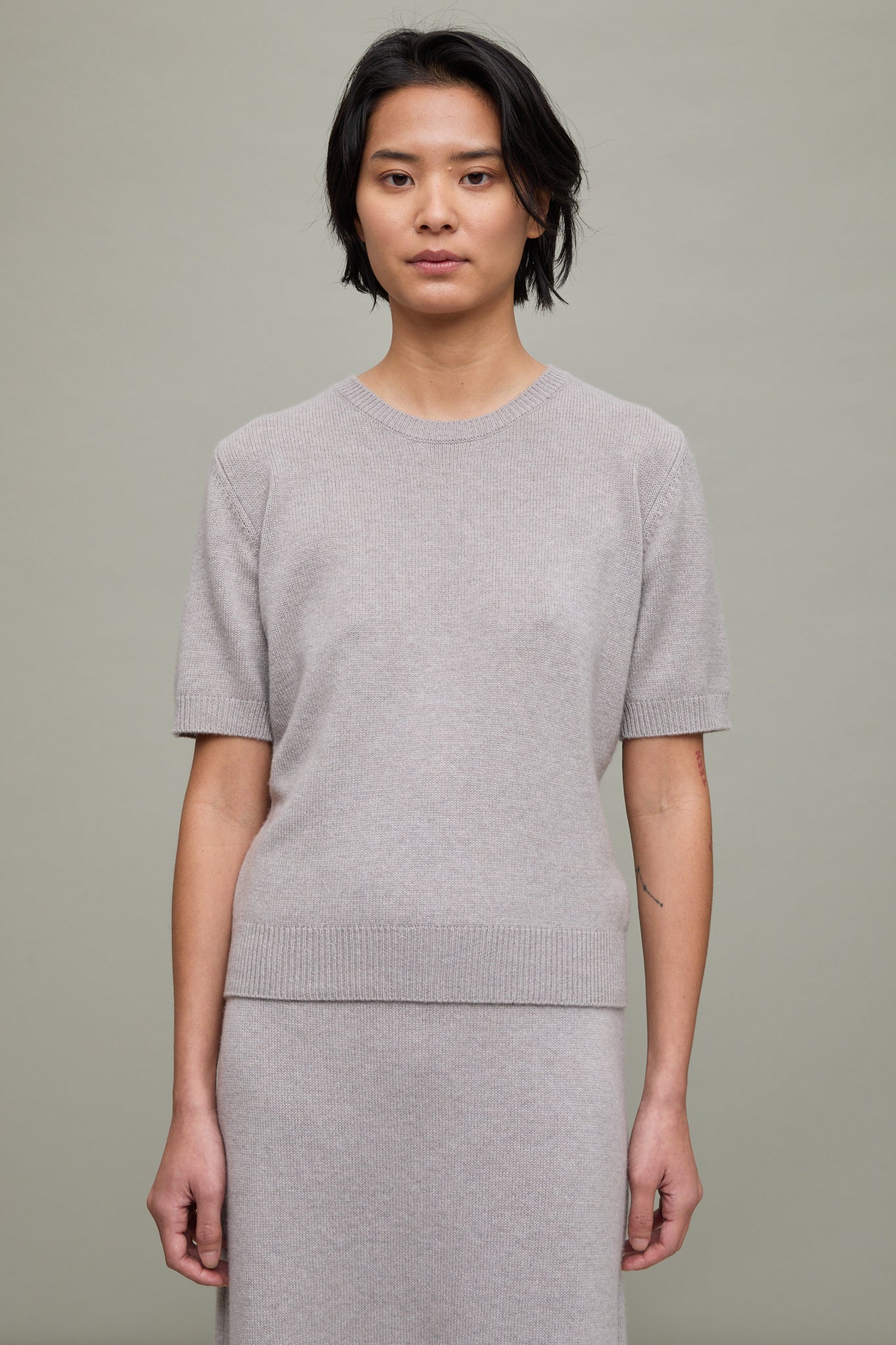 Lura Short Sleeve Cashmere Top in Grey