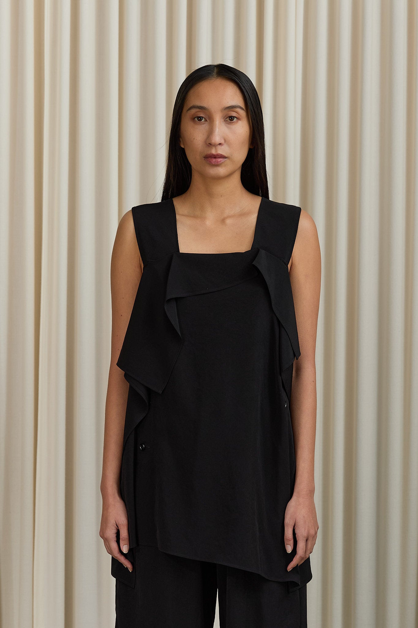 Crepe de Chine Flare Sleeveless Blouse in Black
