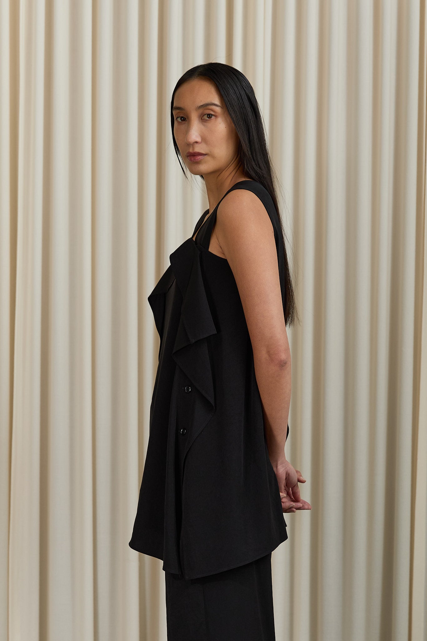 Crepe de Chine Flare Sleeveless Blouse in Black