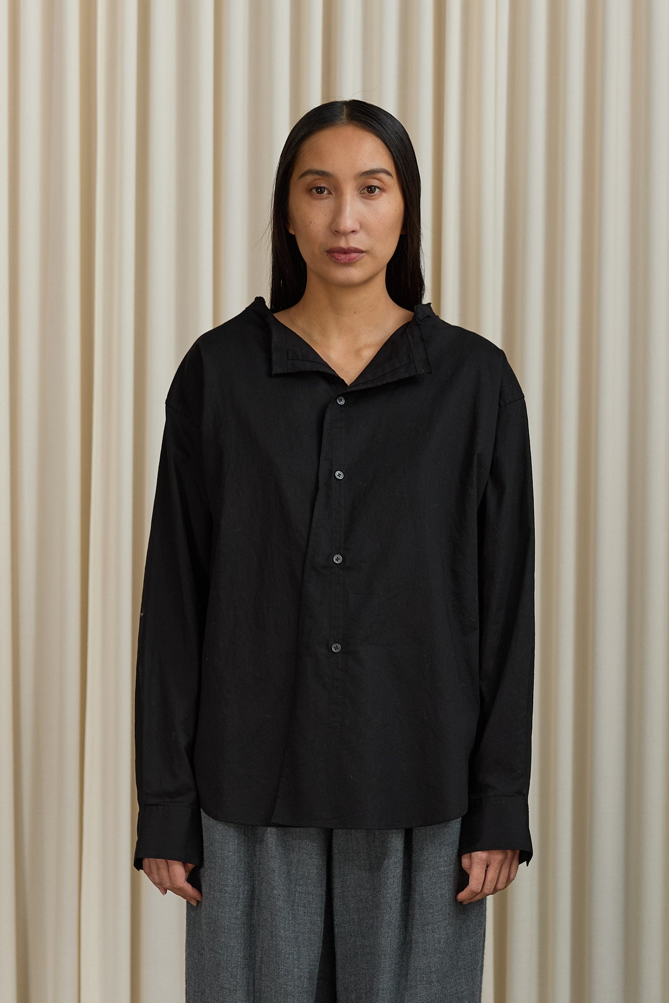 Light Cotton Twill Fringe Collar Blouse in Black