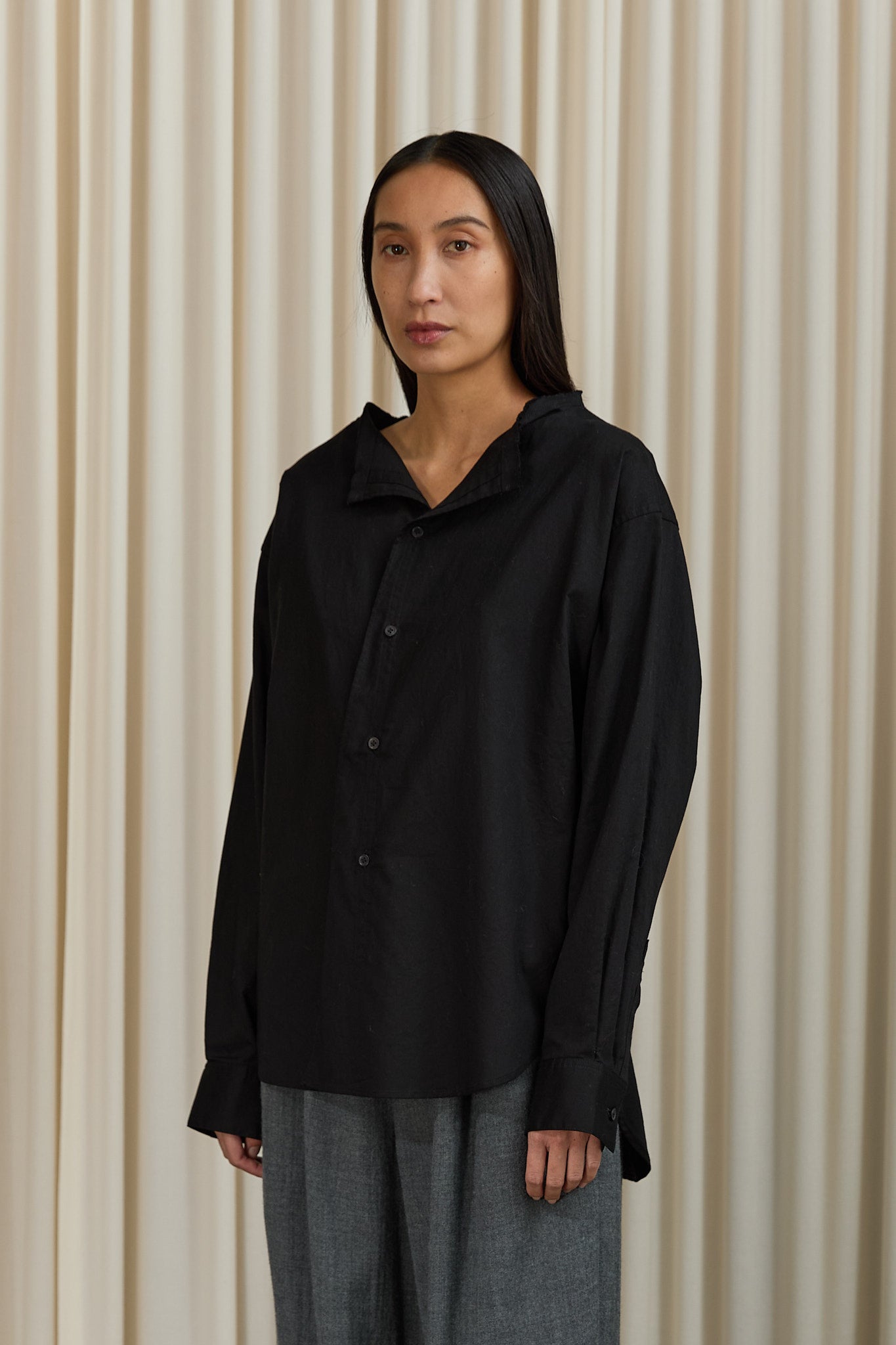 Light Cotton Twill Fringe Collar Blouse in Black